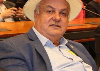 LAGO AÇU/MA – É VERDADE! Alexandre Lavepel, o Divino, não cumpre a palavra e deixa professores sem reajuste