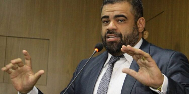 SÃO LUÍS/MA – PAULO VICTOR DIZ QUE GREVE DE ÔNIBUS É FRUTO DA “INÉRCIA E INEFICÁCIA DA PREFEITURA”