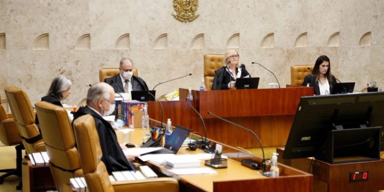 BRASIL – STF derruba prisão especial para réus com diploma superior.