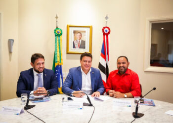 São Luís/MA – Governador em exercício Felipe Camarão se reúne com Sinproesemma e reafirma acordos com professores