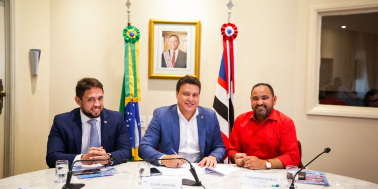 São Luís/MA – Governador em exercício Felipe Camarão se reúne com Sinproesemma e reafirma acordos com professores