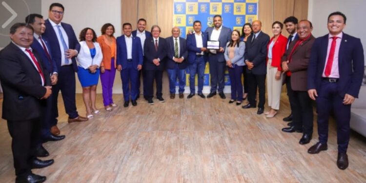 SÃO LUÍS/MA – Vereadores entregam abaixo-assinado a Carlos Brandão respaldando nome de Paulo Victor à Prefeitura em 2024