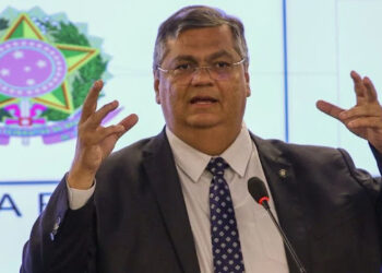 São Luís/MA – Dino diz que Bolsonaro conspira contra saúde pública em meio à operação da PF