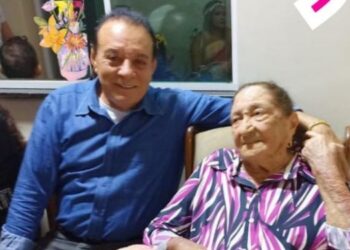 DR. CUTRIM PARABENIZA O DIA DAS MÃES