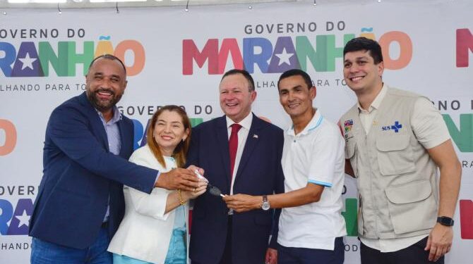 São Luís/MA – “É o municipalismo cada vez mais presente no governo Brandão”, diz Roberto Costa em entrega de ambulâncias junto com a presidente Iracema Vale.