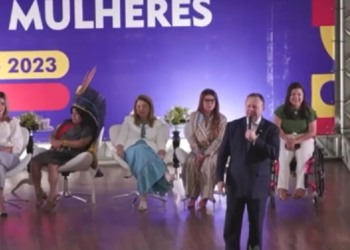 São Luís/MA – Governador Carlos Brandão discursa enfatizando o valor da mulher