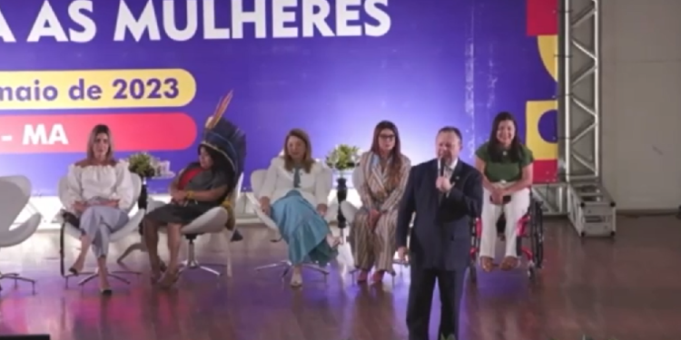 São Luís/MA – Governador Carlos Brandão discursa enfatizando o valor da mulher