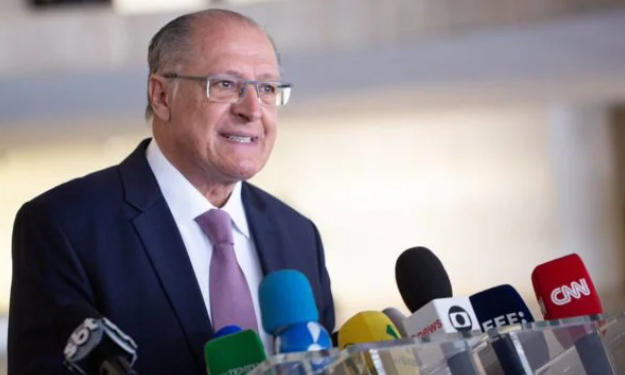 Brasília – Governo anuncia MP para reduzir impostos e prevê carros a R$ 60 mil