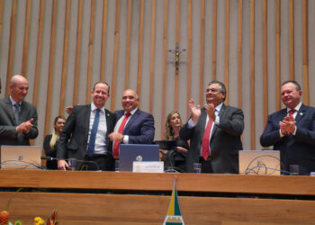 Brasília – Brandão prestigia sessão solene que outorgou a Ricardo Cappelli o título de cidadão de Brasília