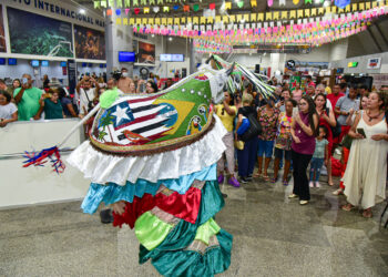 São Luís/MA – São João do Maranhão 2023: turistas são recepcionados com apresentações juninas no desembarque em São Luís