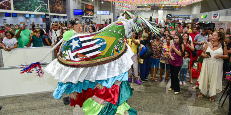 São Luís/MA – São João do Maranhão 2023: turistas são recepcionados com apresentações juninas no desembarque em São Luís