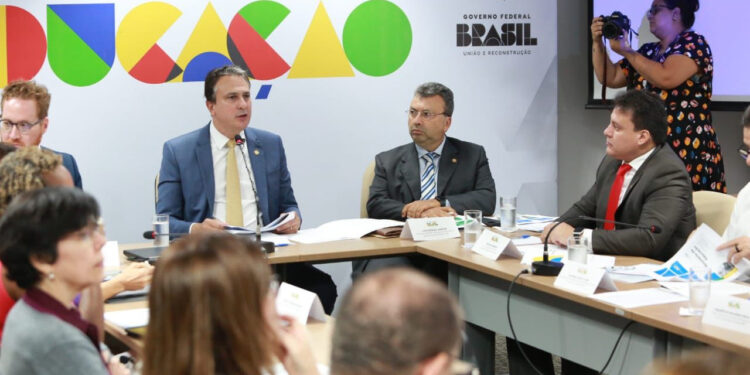 Brasília – Felipe Camarão participa de reunião com o ministro Camilo Santana, na Capital Federal