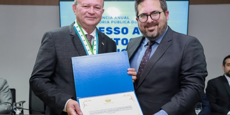 São Luís/MA – Governador Brandão recebe Medalha Liberdade em reconhecimento ao seu compromisso com a Defensoria Pública