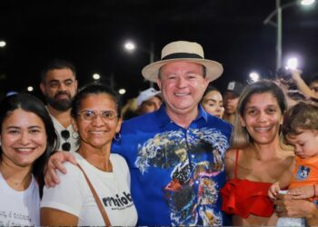 NA PONTA DAREIA -MULTIDÃO CELEBRA NOSSAS TRADIÇÕES CULTURAIS E ENCHE A AVENIDA COM MANIFESTAÇÕES DO NOSSO MARANHÃO