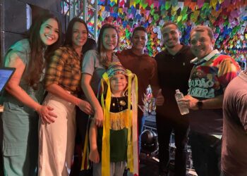 BACABEIRA / MA– Prefeita Fernanda Gonçalo faz a abertura da melhor festança do maior São João da região com muito brilho.