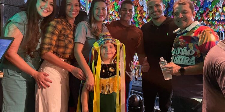 BACABEIRA / MA– Prefeita Fernanda Gonçalo faz a abertura da melhor festança do maior São João da região com muito brilho.