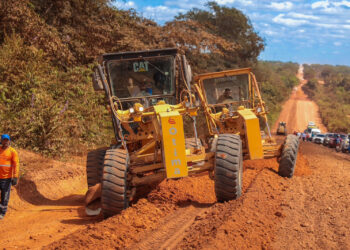 Timon/MA – Comitiva do Governo do Maranhão e do Ministério dos Transportes vistoria obras de pavimentação na BR-226