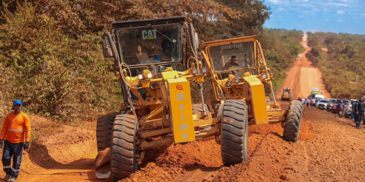 Timon/MA – Comitiva do Governo do Maranhão e do Ministério dos Transportes vistoria obras de pavimentação na BR-226