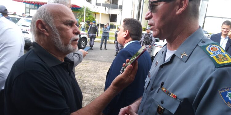 SÃO LUIS / MA – O Comandante Geral da polícia Militar do Estado do Maranhão Paulo Fernando participou da entrega das 61 viaturas e armas para reforçar a segurança pública do Maranhão.