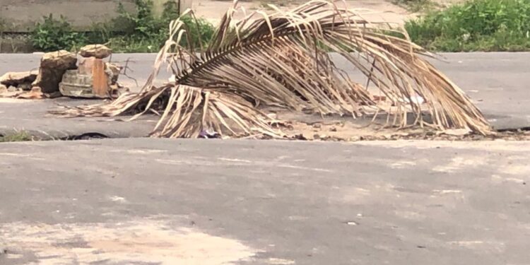 São Luís/MA – Braide: o cego, mudo e surdo. Buracos em ruas e avenidas, trânsito caótico, mercado com fiação elétrica exposta e edificação em ruínas..