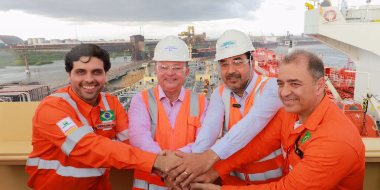 São Luís/MA – Maranhão se destaca na capacidade de atendimento de navios com nova operação de transferência de carga