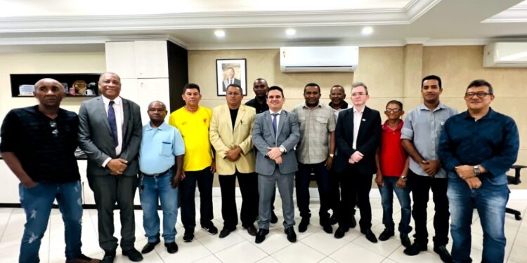 SÃO LUÍS/MA – O EXMO. SECRETÁRIO DE SEGURANÇA PÚBLICA, MAURÍCIO MARTINS, REALIZOU UM ENCONTRO DE GRANDE IMPORTÂNCIA AO RECEBER NO SEU GABINETE OS REPRESENTANTES DOS TRÊS CONSELHOS COMUNITÁRIOS PELA PAZ DA CIDADE OLÍMPICA.