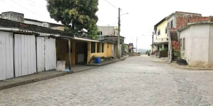 Recife – Filho espanca própria mãe com murros e pontapés por causa de bebida na Zona Sul do Recife