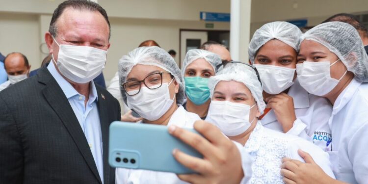 São Luís/MA – Governador Carlos Brandão anuncia pagamento do piso da enfermagem no Maranhão