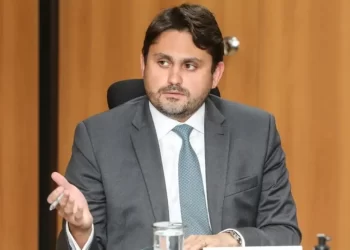 Brasília – Ministro Barroso, do STF, decreta bloqueio de bens do ministro Juscelino Filho