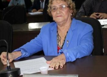 DIA DE COSME E DAMIÃO: Vereadora Eidimar Gomes celebra data com entrega de brinquedos e alimentos para a garotada e adeptos dos Santos médicos na Proabe.