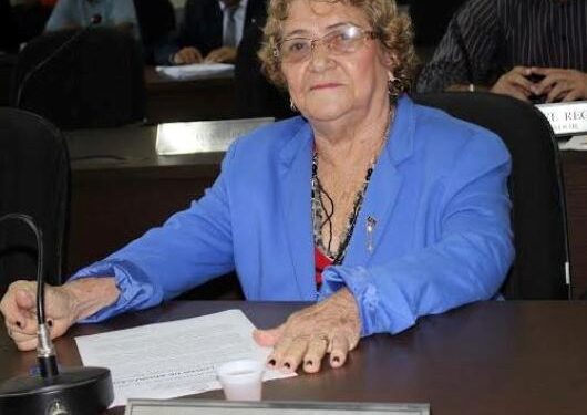 DIA DE COSME E DAMIÃO: Vereadora Eidimar Gomes celebra data com entrega de brinquedos e alimentos para a garotada e adeptos dos Santos médicos na Proabe.