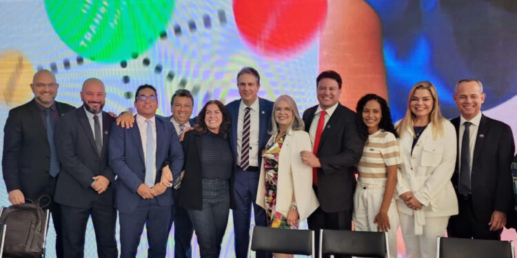 São Luís/MA – Felipe Camarão participa de lançamento da Estratégia Nacional de Escolas Conectadas, em Brasília