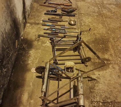Caxias/MA – Polícia Militar desarticula oficina clandestina de fabricação de armas e desmanche de motocicletas, em Caxias