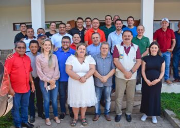 PERITORÓ /MA – Governo do Maranhão recepcionado por lideranças de oposição que participa de inauguração da Areninha e obras junto à Rubão representando Carlos Brandão.