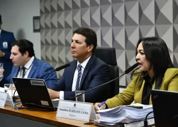 Brasília – “Aleluia! Temos relatório e Bolsonaro indiciado”