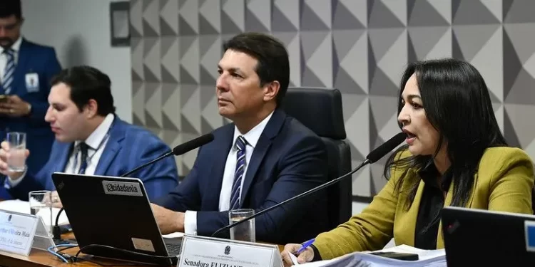 Brasília – “Aleluia! Temos relatório e Bolsonaro indiciado”