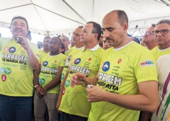 BEQUIMÃO / FAMEM – Poeta Miltinho Aragão representando a FAMEM celebra junto com Brandão ordem de serviço para a construção da Barragem Maria Rita