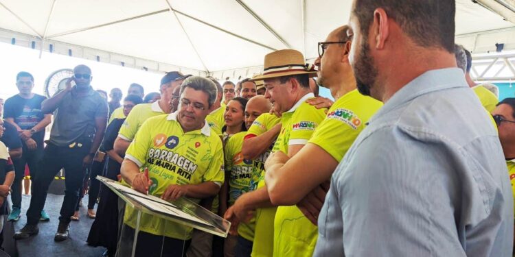 BARRAGEM DE MARIA RITA / Prefeito de Guimarães Osvaldo Gomes testemunha a assinatura de ordem de serviço para construção dessa grande obra.