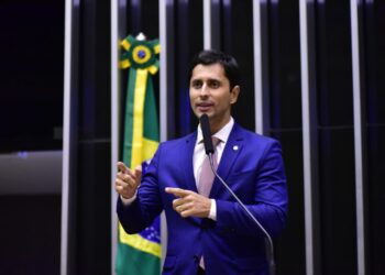 São Luís/MA – Duarte comemora aprovação de projeto que obriga contratação de profissional de apoio escolar para alunos da educação especial