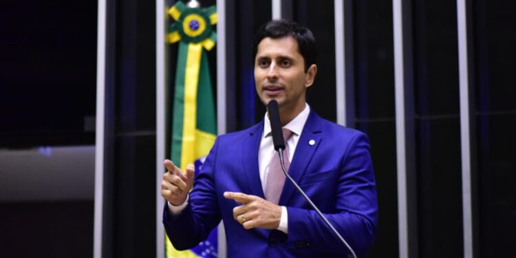 São Luís/MA – Duarte comemora aprovação de projeto que obriga contratação de profissional de apoio escolar para alunos da educação especial