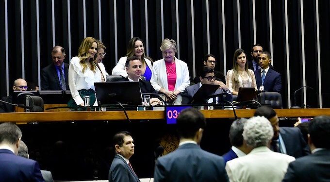 MARANHÃO – Congresso aprova projeto da pauta-bomba no valor de R$ 15 bi para compensação de estados, municípios e oito ministérios