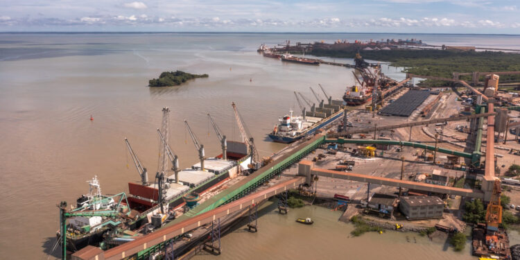 São Luís/MA – Porto do Itaqui bate novo recorde e registra melhor mês de movimentação de cargas da história