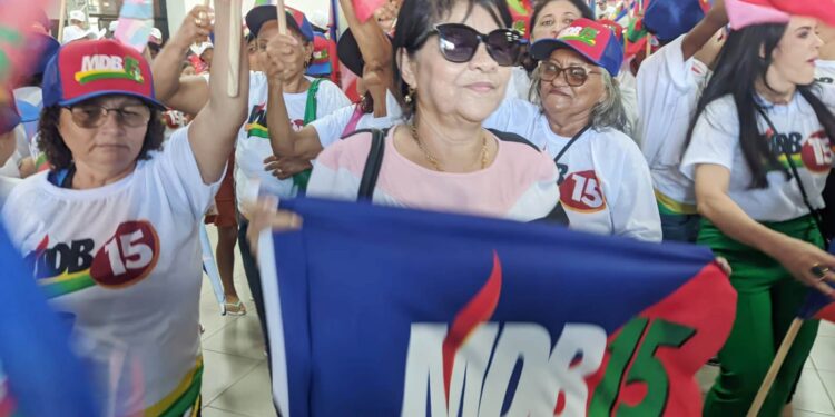 PEQUENA GUERREIRA / A vereadora de São Luís, Fátima Araújo e toda a sua assessoria presente na Convenção Estadual do MDB confirmando a união com o PT pelo bem do Maranhão.