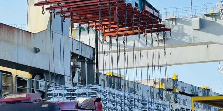 São Luís/MA – Retomada das exportações de alumínio após dez anos consolida o Porto do Itaqui como hub logístico de relevância nacional