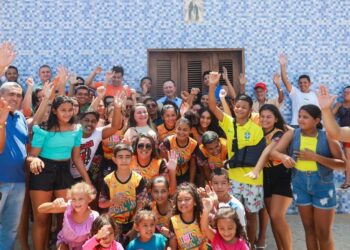 Barreirinhas/MA – Comunidade celebra a pavimentação de ruas pelo Governo do Estado, em Araioses