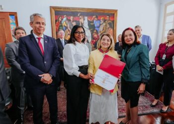 São Luís/MA – Iracema Vale é homenageada com mais alta comenda do Poder Judiciário maranhense