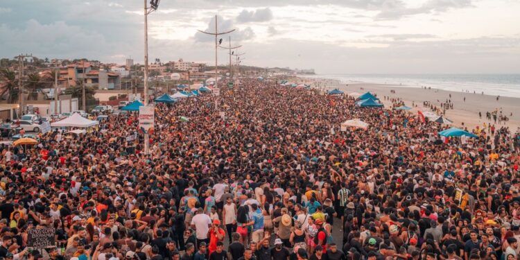 São Luís/MA – Shows de artistas locais leva multidão ao terceiro domingo de Pré-Carnaval do Maranhão na Litorânea