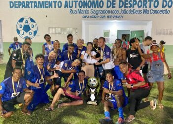 São Luís/MA – Fátima Araújo entrega premiação de R$5 mil ao Azulão – campeão do Campeonato de Futebol Máster do João de Deus