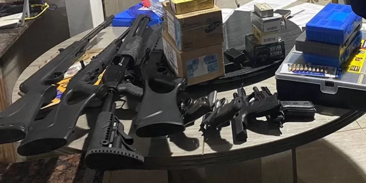 Brasília – Alvo da Lesa Pátria, PM suspeito de financiar 8/1 tem arsenal em casa