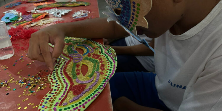 São Luís/MA – Adolescentes da Funac aprendem a produzir máscaras carnavalescas